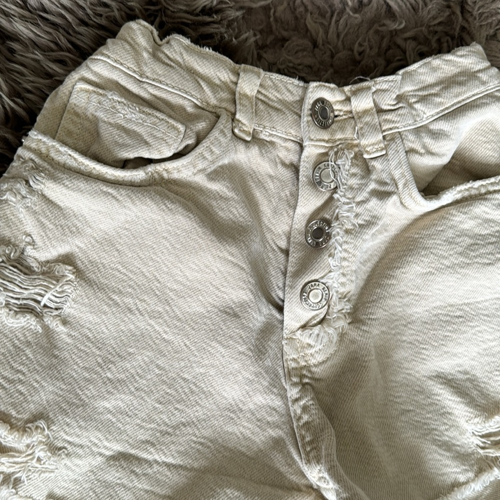 Zara Tan Jean Shorts - Picture 2 of 4